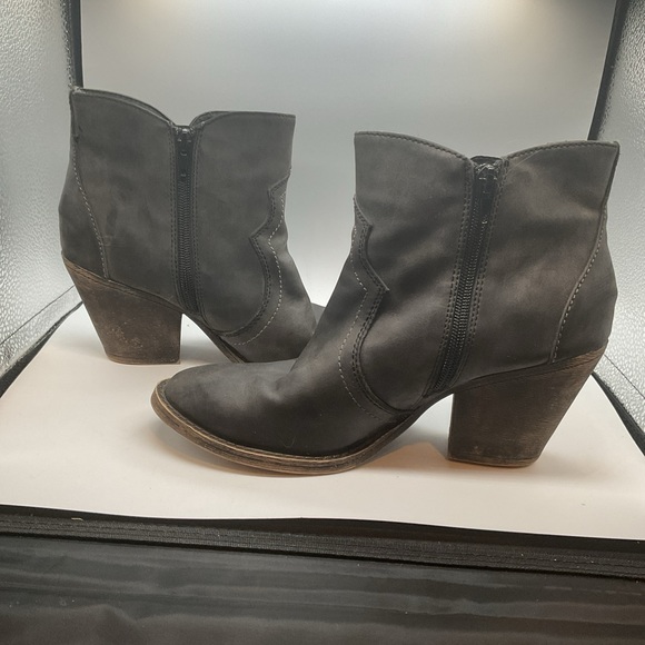 BKE Unity - Side Zip Faux Leather Ankle Boots - Gray - Ladies Size 7.5M - Picture 7 of 9